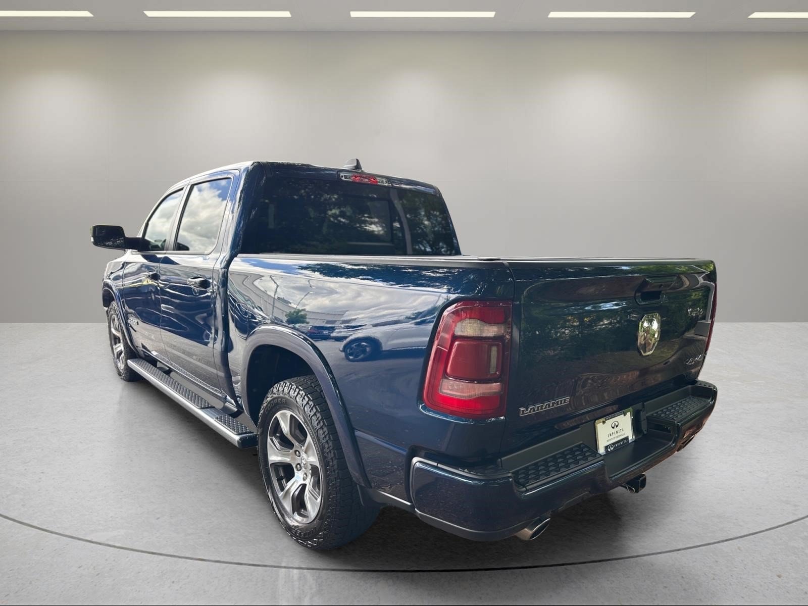 Used 2022 Patriot Blue Pearlcoat Ram Laramie image 12