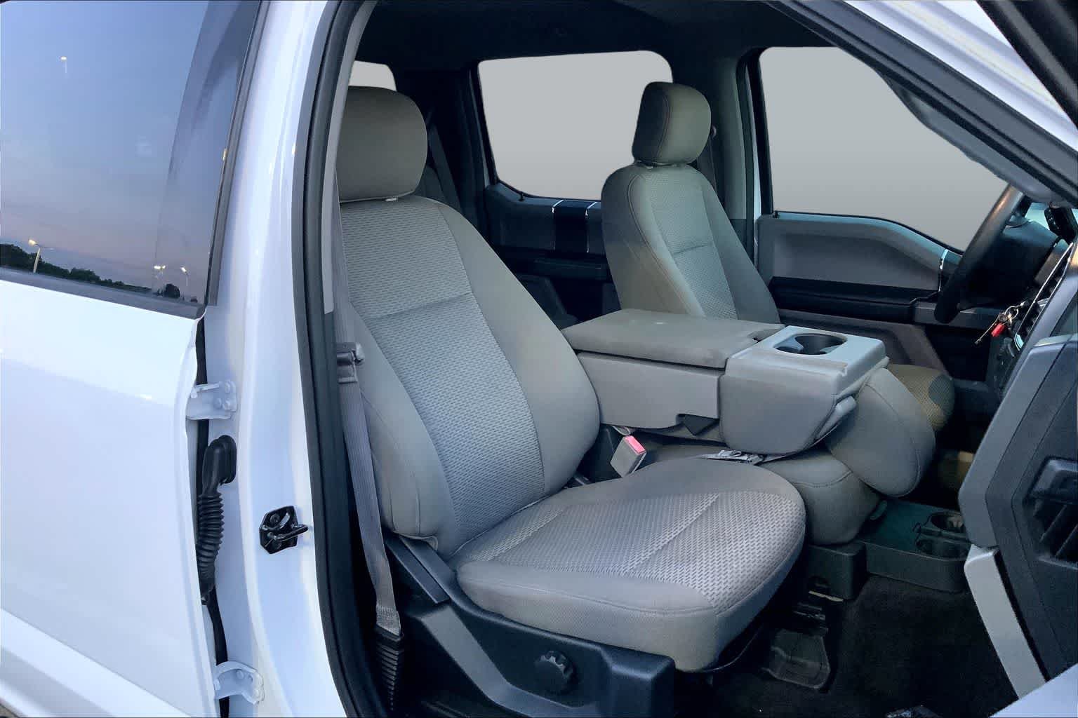 Used 2018 Oxford White Ford XLT image 9