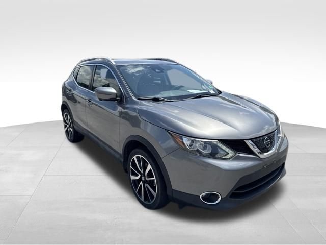 Used 2017 Gray Nissan SL image 3