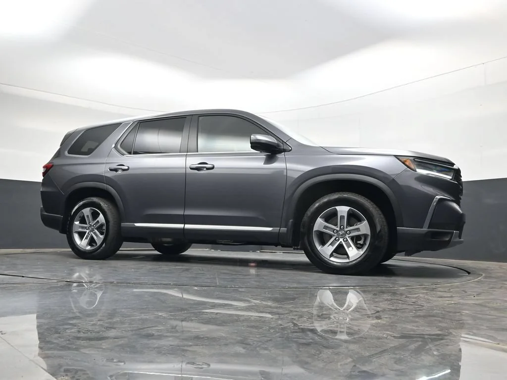 Certified Used 2025 Modern Steel Metallic Honda EX-L image 95