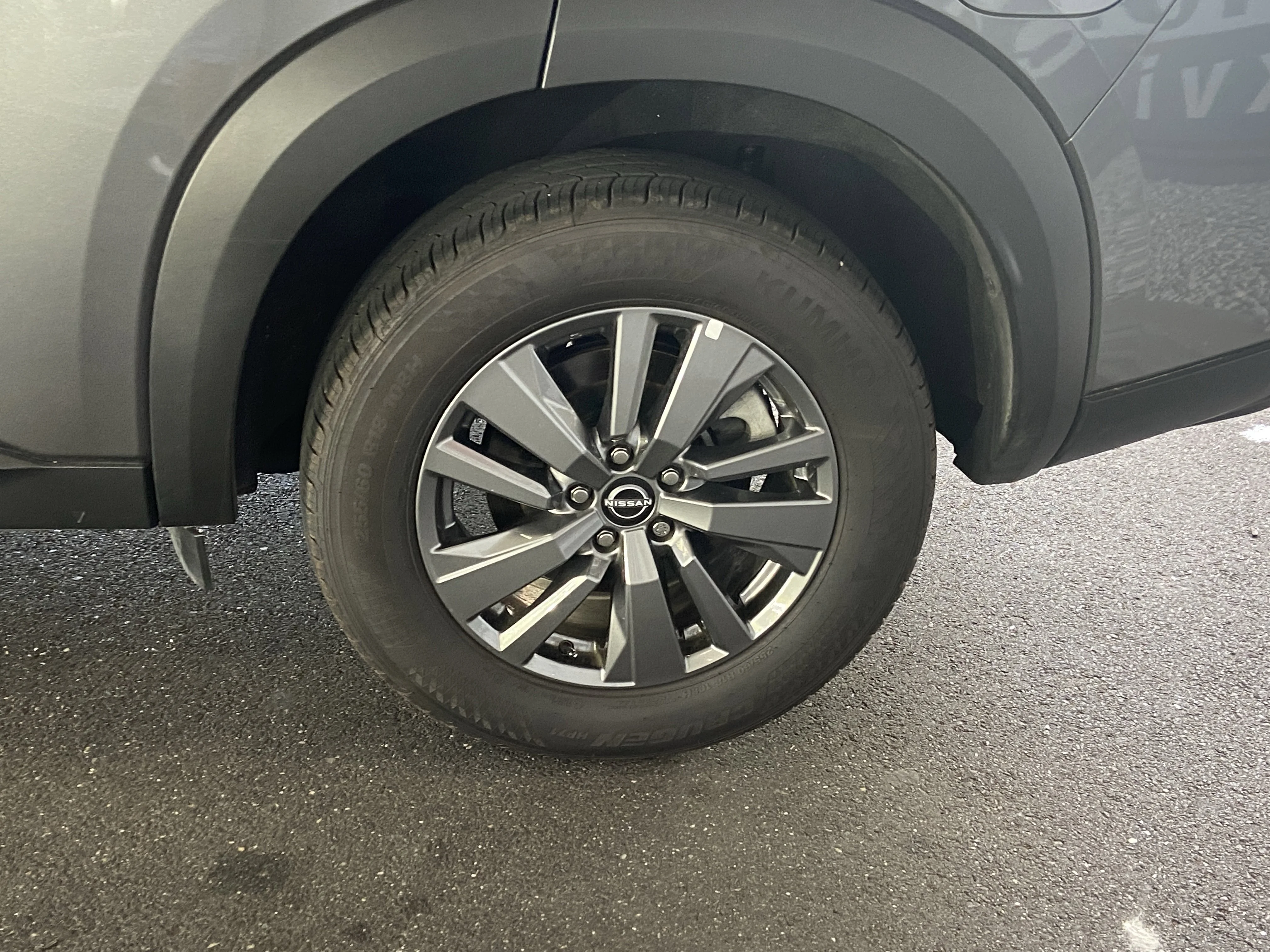 2025 Nissan Pathfinder SV - Photo 12