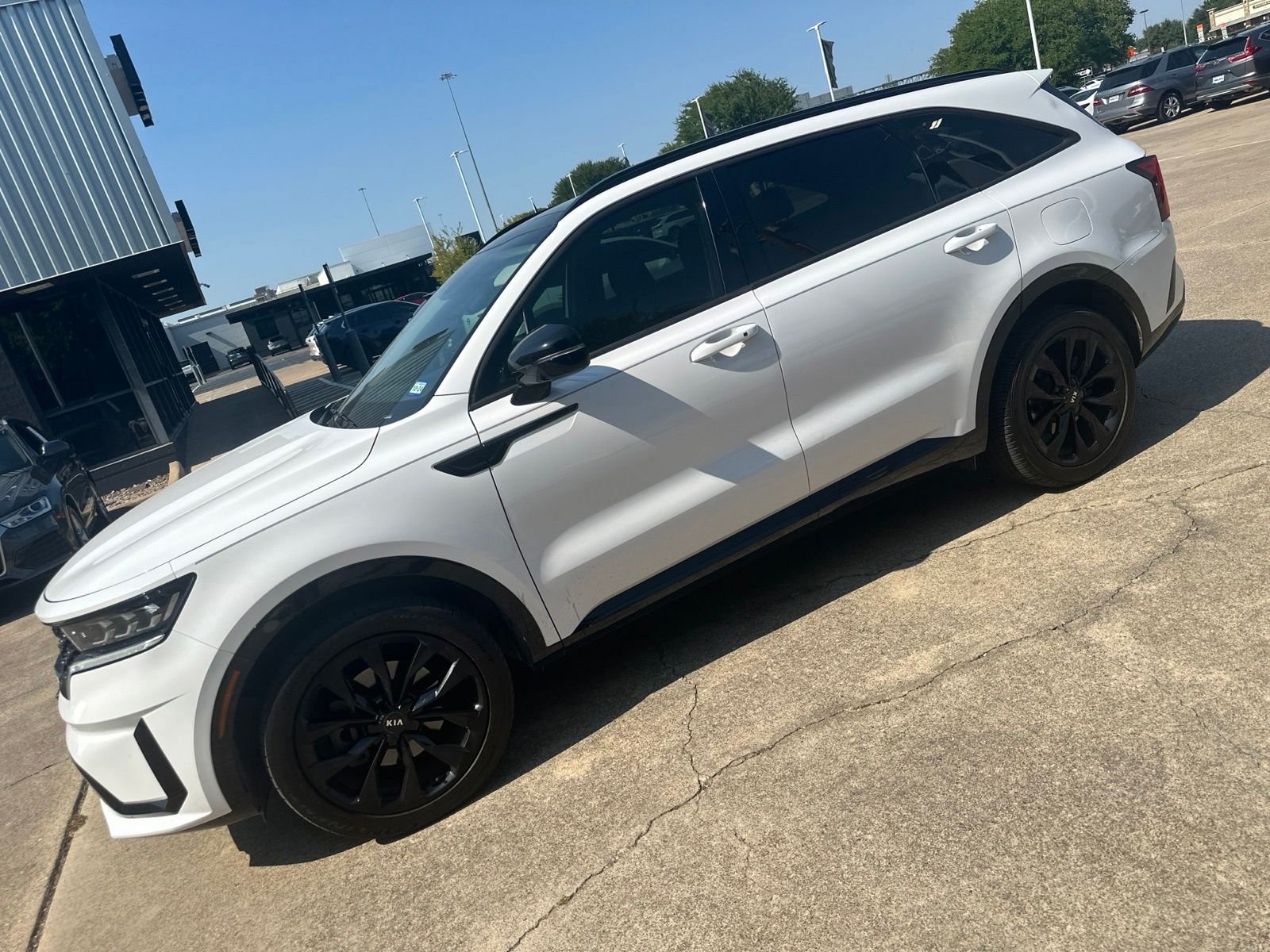 Used 2021 White Pearl Kia SX image 4