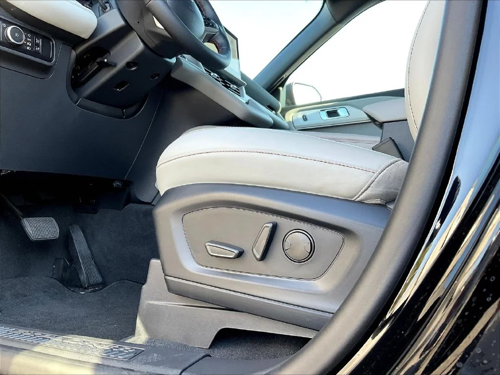 New 2027 Agate Black Metallic Ford Active image 41