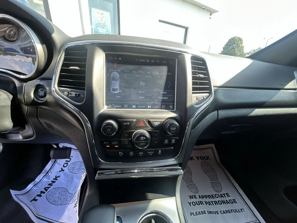 Used 2018 White Jeep Altitude image 23