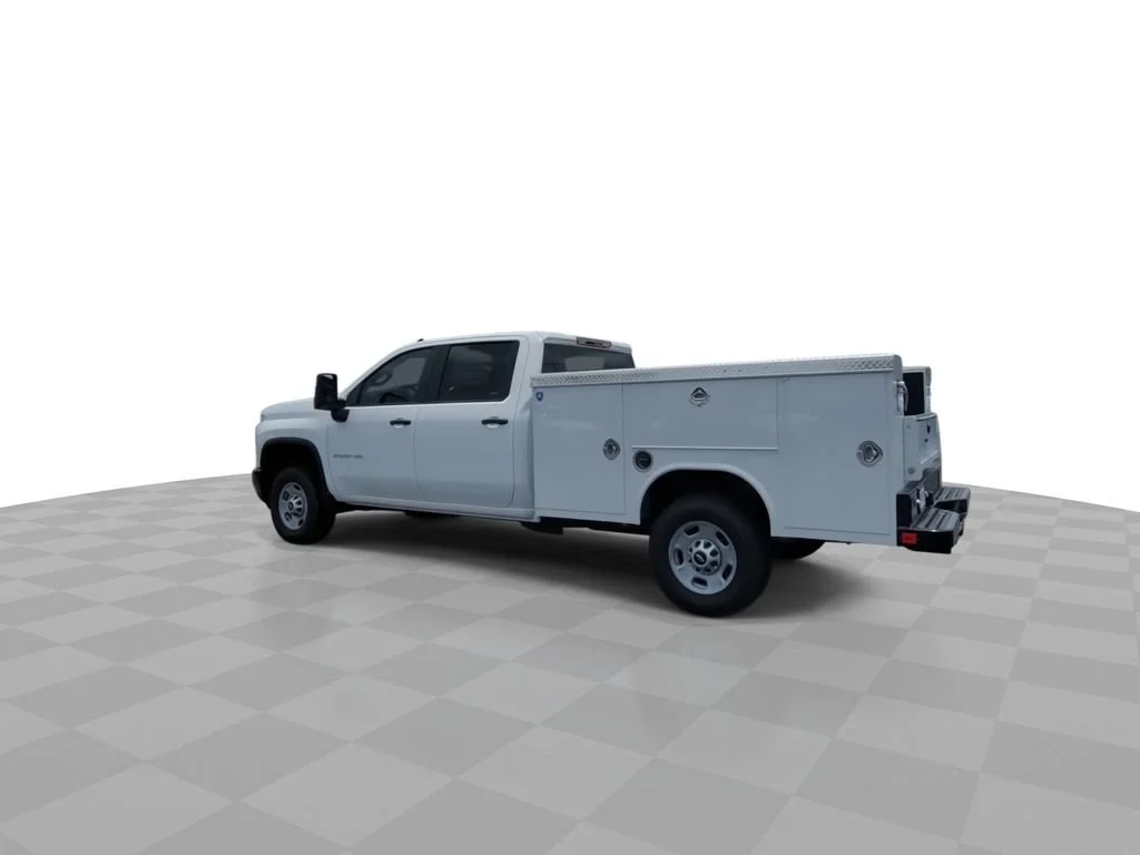 New 2026 Summit White Chevrolet WT image 6