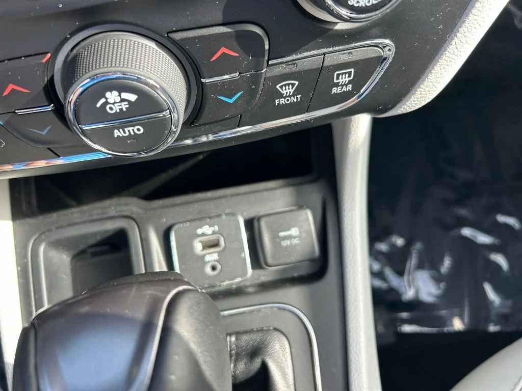 Certified Used 2021 Black Jeep Latitude Lux image 40