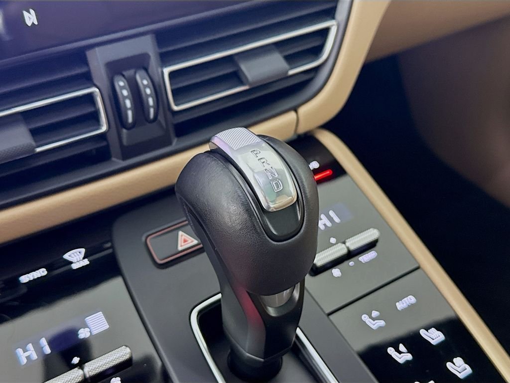 Used 2023 White Porsche  image 18