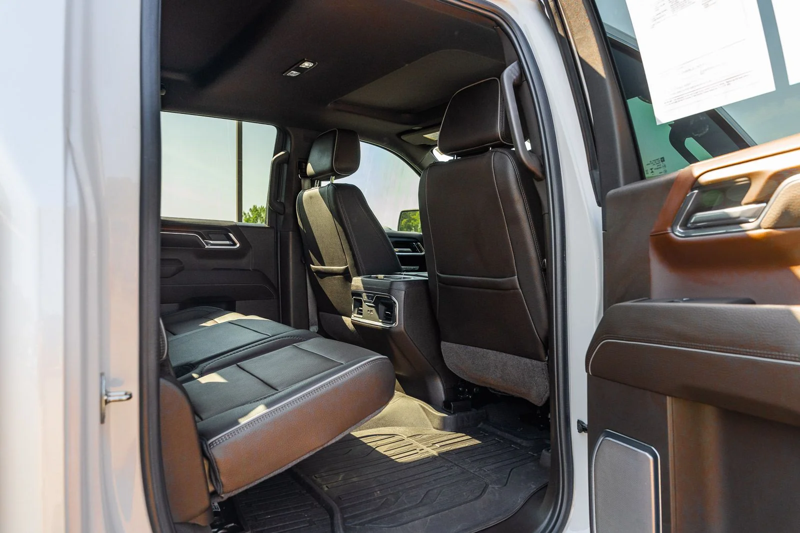 Used 2024 White GMC Denali image 13