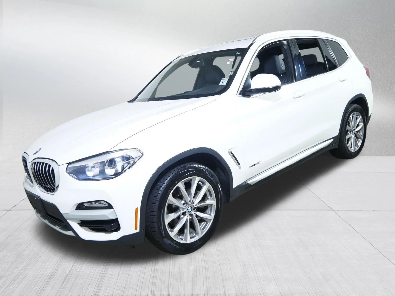 Used 2018 Alpine White BMW xDrive30i image 3