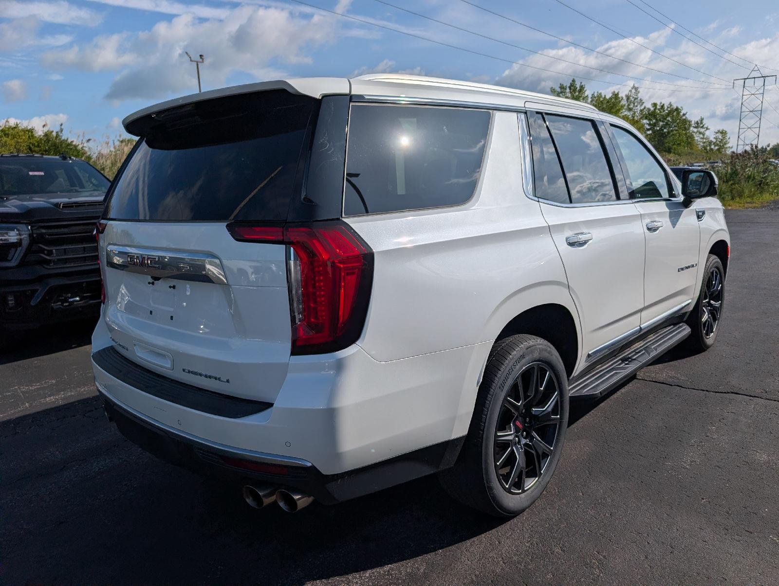 Used 2023 White Frost Tricoat GMC Denali image 9