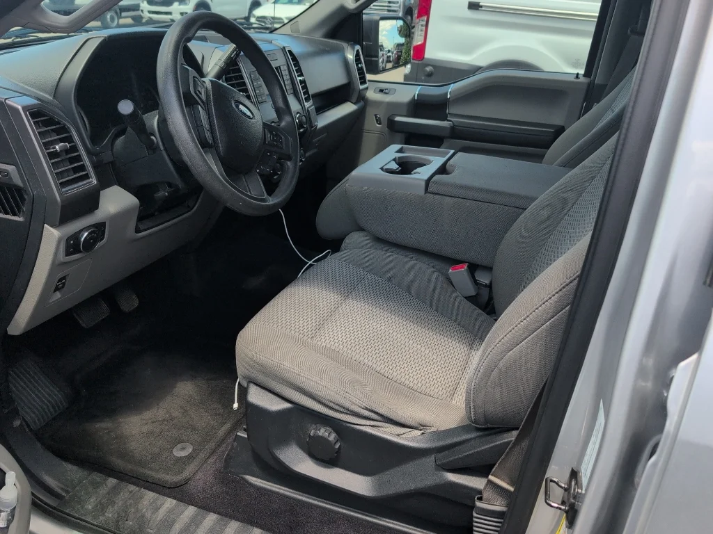 Used 2017 Ingot Silver Metallic Ford XLT image 3