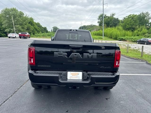New 2026 Diamond Black Crystal Pearl-Coat Exterior Paint RAM Big Horn image 6