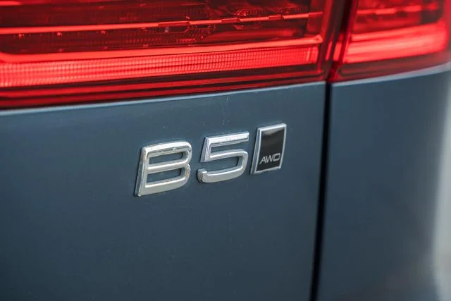Certified Used 2023 Denim Blue Volvo Ultimate image 9
