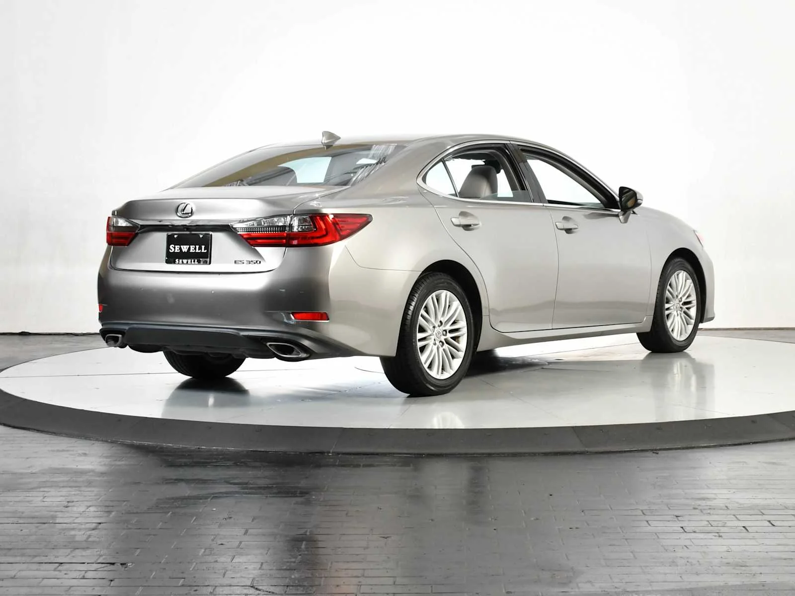 Used 2017 Atomic Silver Lexus  image 7