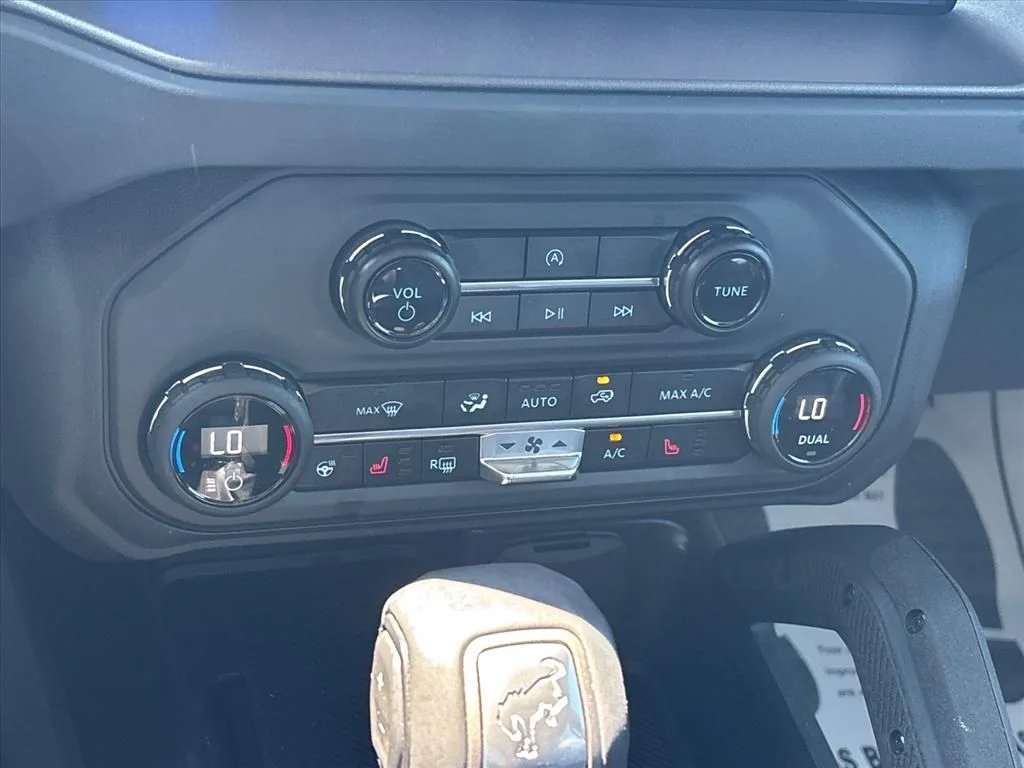 Used 2025 White Ford Badlands image 34