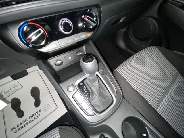 Used 2023 White Hyundai SE image 19