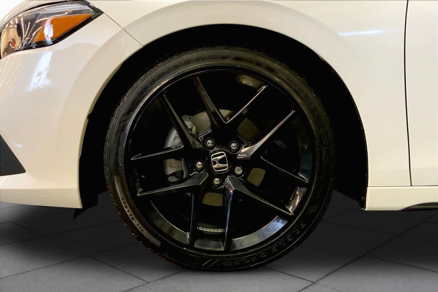 Used 2024 Platinum White Pearl Honda Sport image 19