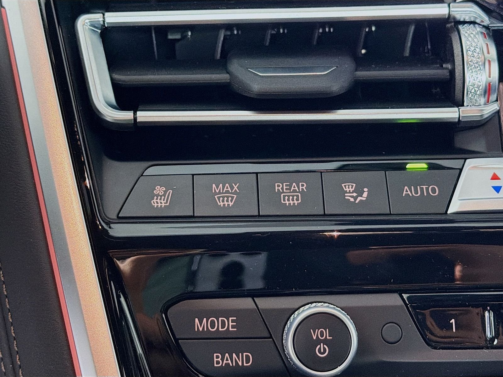 2026 BMW 8 Series 840i - Photo 21