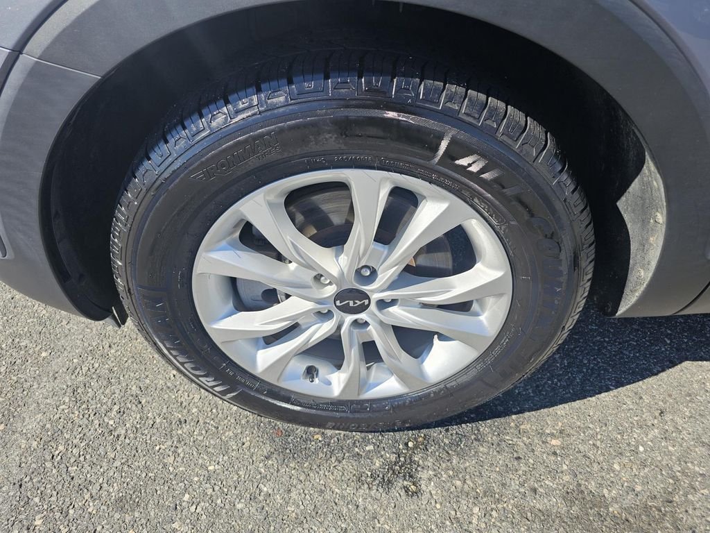 Used 2022 Silver Kia LX image 9