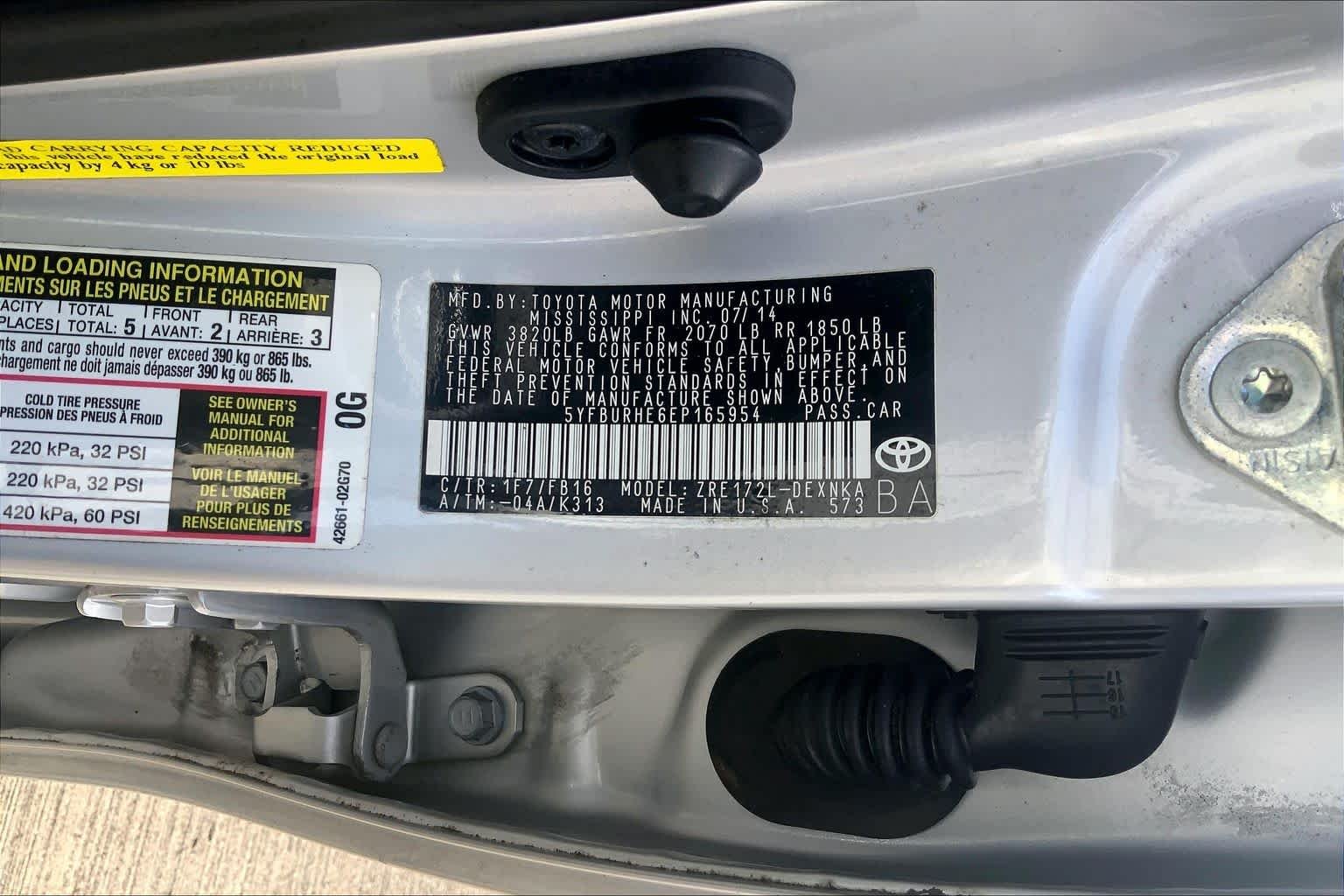 Used 2014 Classic Silver Metallic Toyota LE image 31
