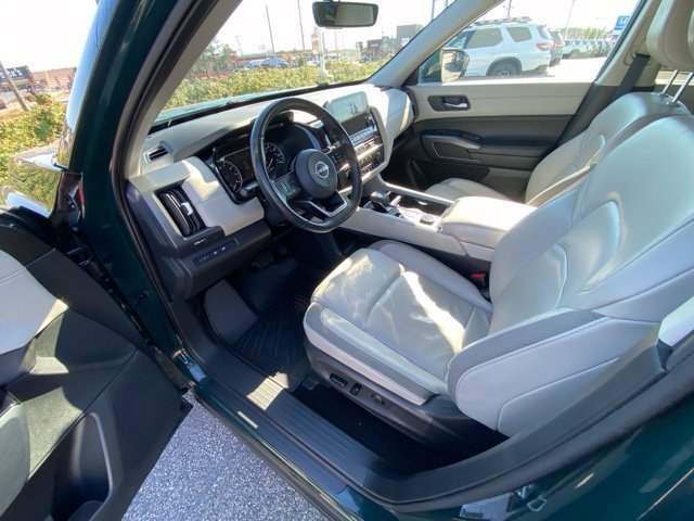 Used 2023 Green Pearl Nissan SL image 11