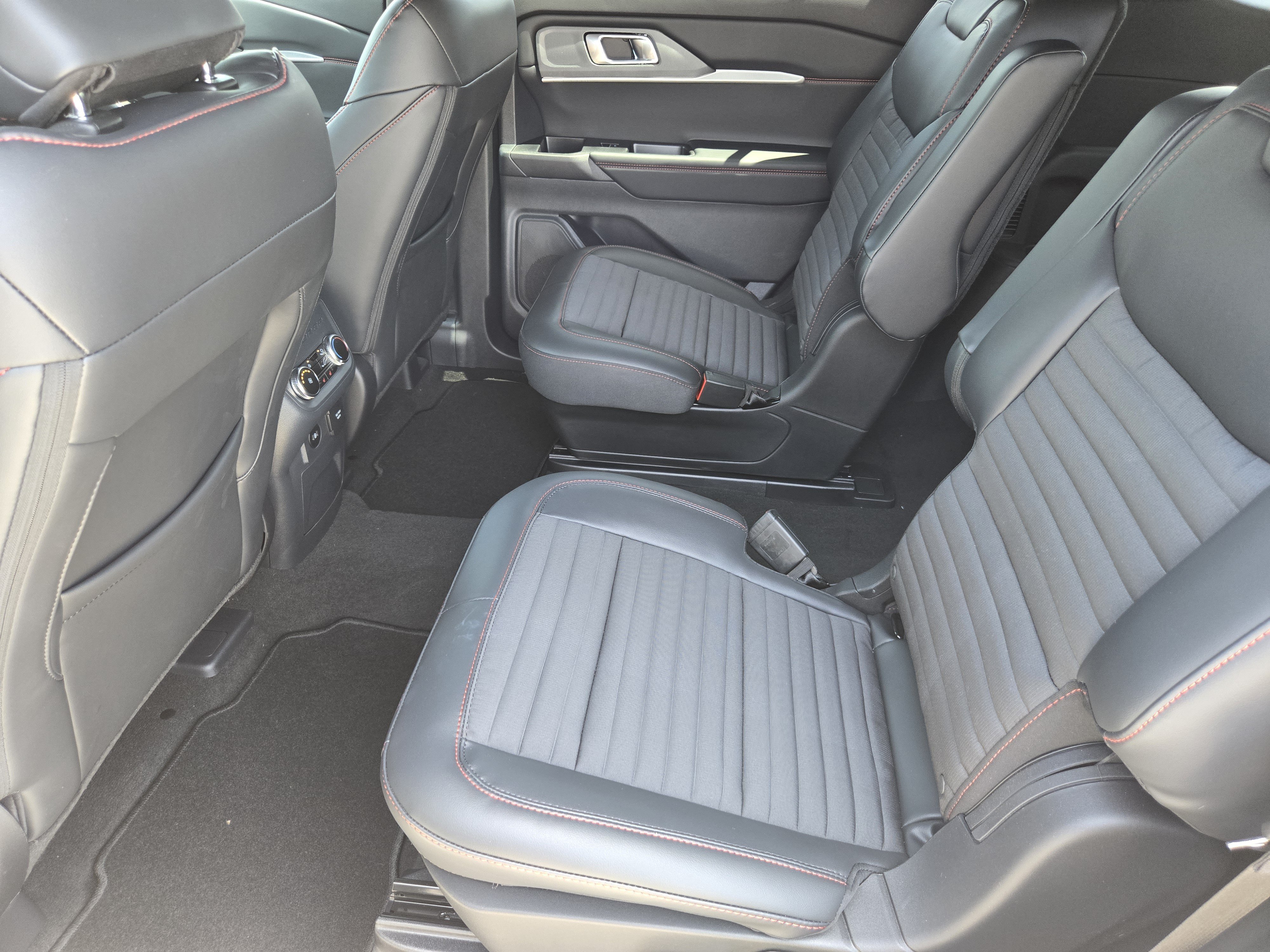 New 2026 Star White Metallic Tri-Coat Ford ST-Line image 18