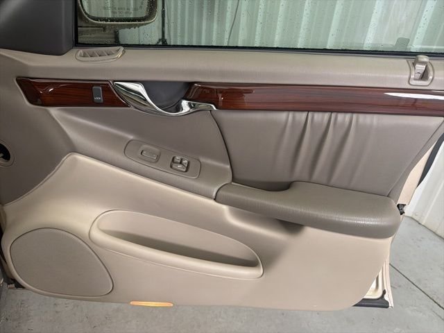 Used 2005 Light Cashmere Cadillac DHS image 21