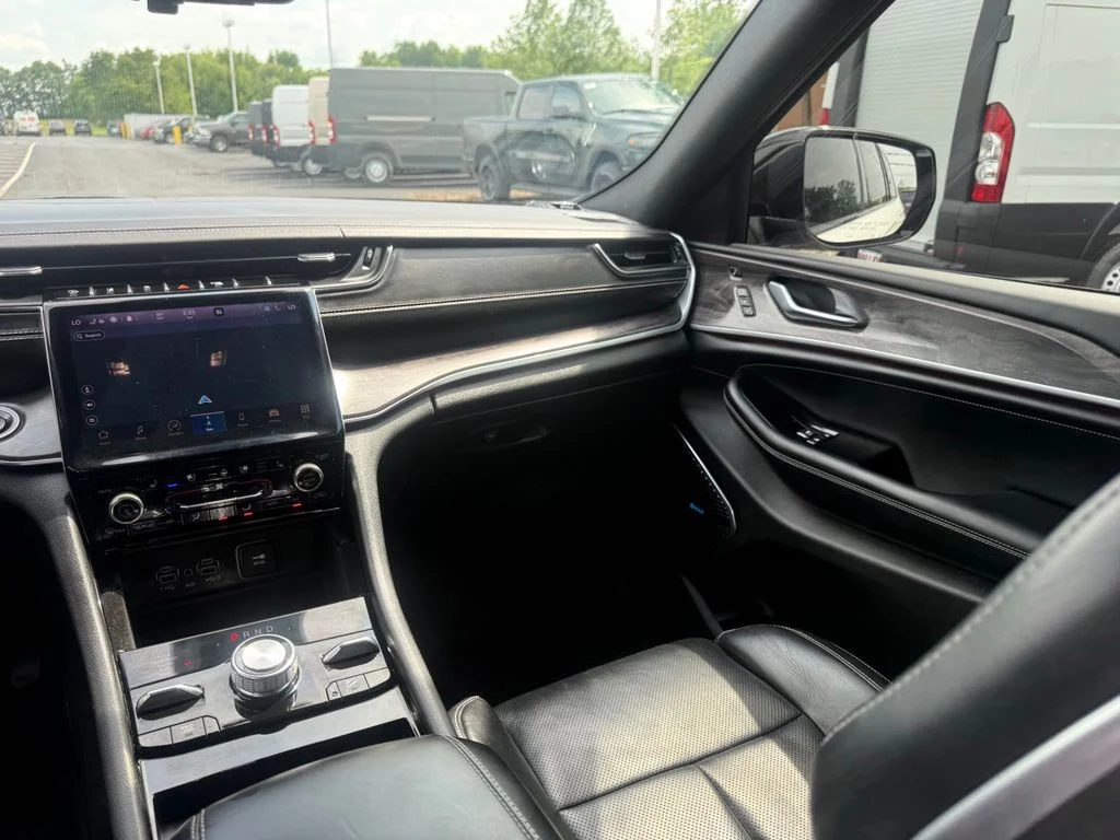 Used 2021 White/off-white Jeep Overland image 42