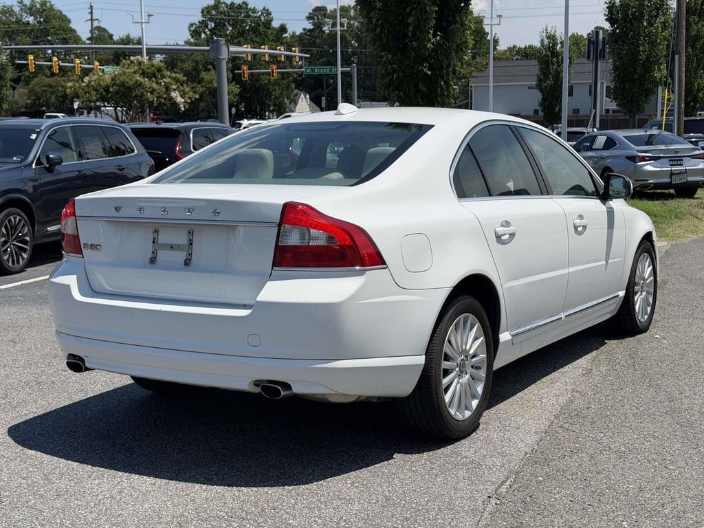 Used 2012 White Volvo 3.2 image 19
