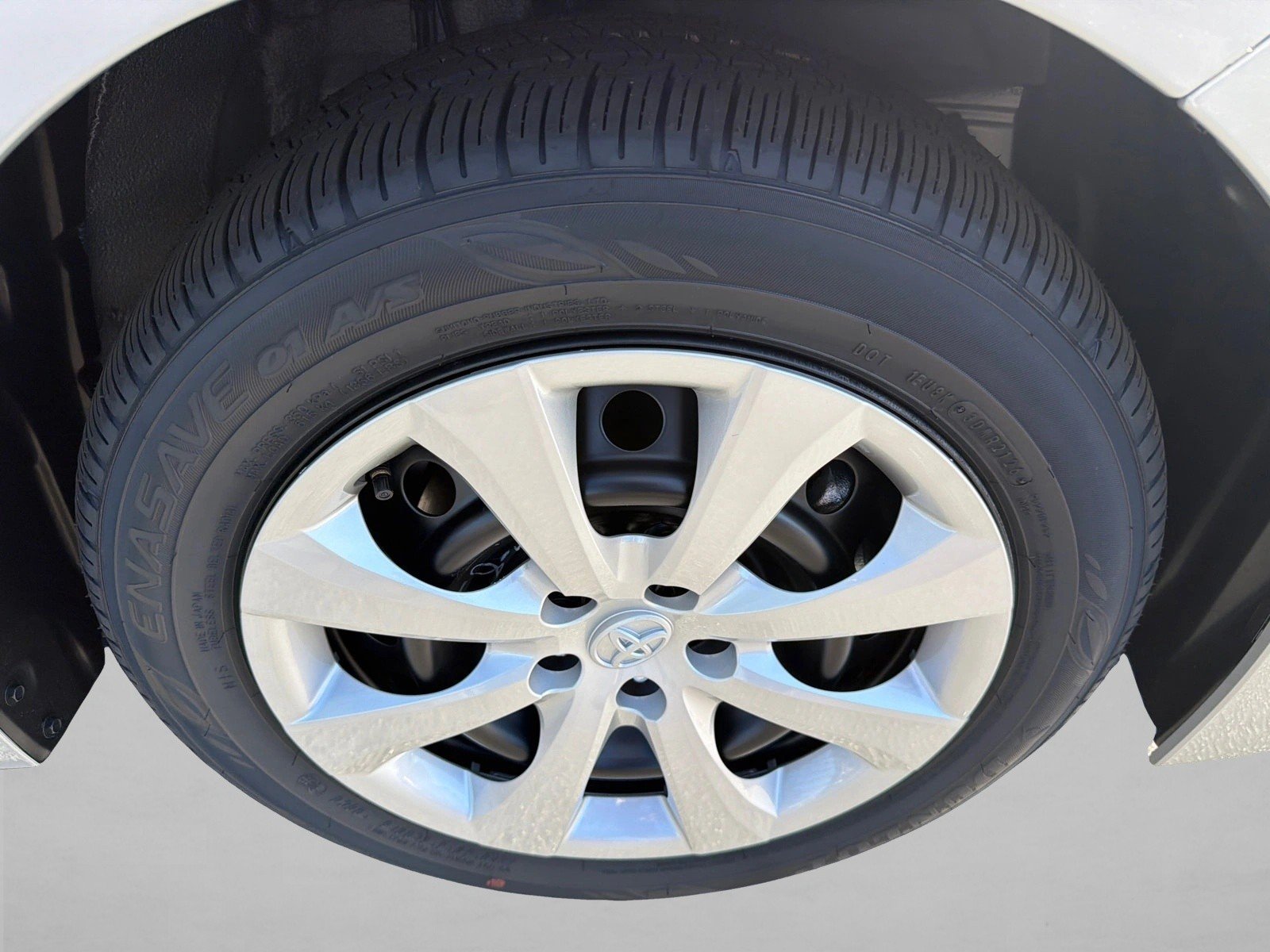 New 2027 Classic Silver Metallic Toyota LE image 12