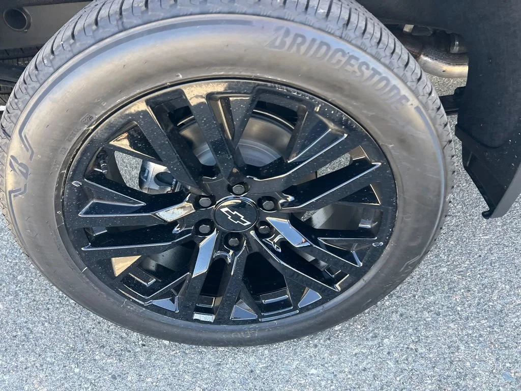 New 2026 Polar White Tricoat Chevrolet LTZ image 29