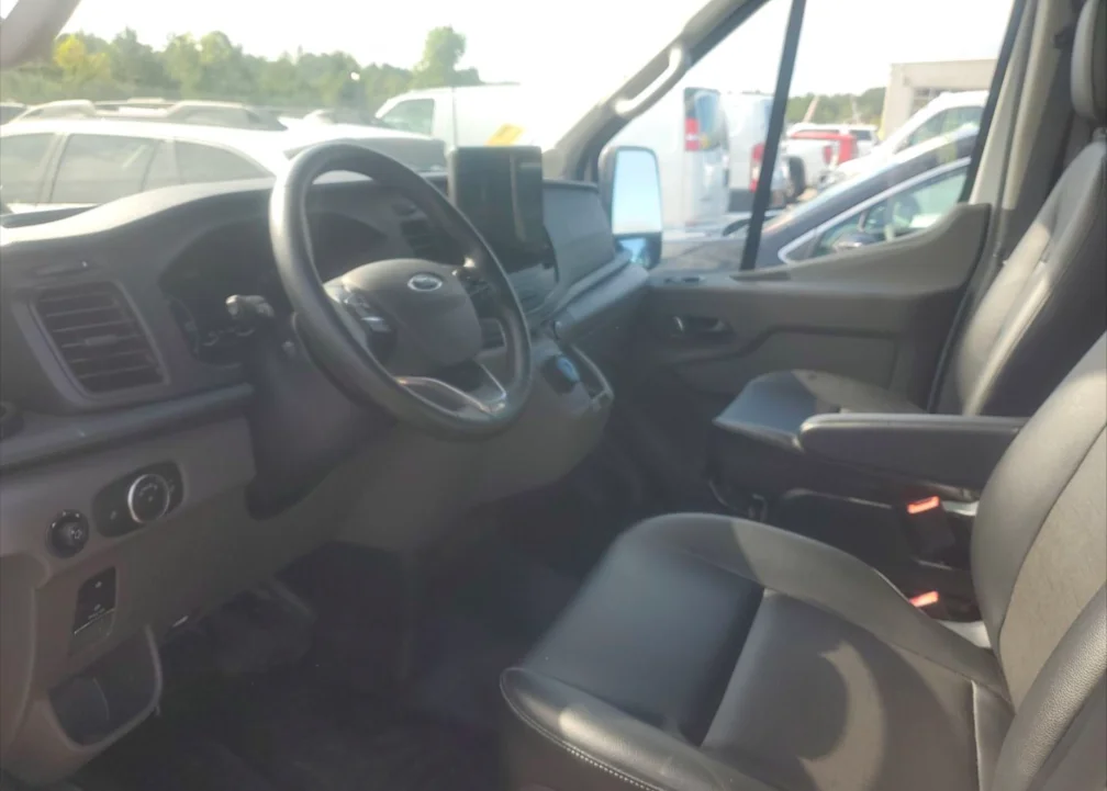 Used 2023 Oxford White Ford Base image 5