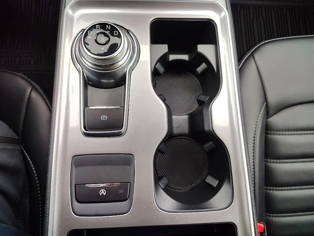 Used 2024 Agate Black Metallic Ford SEL image 21