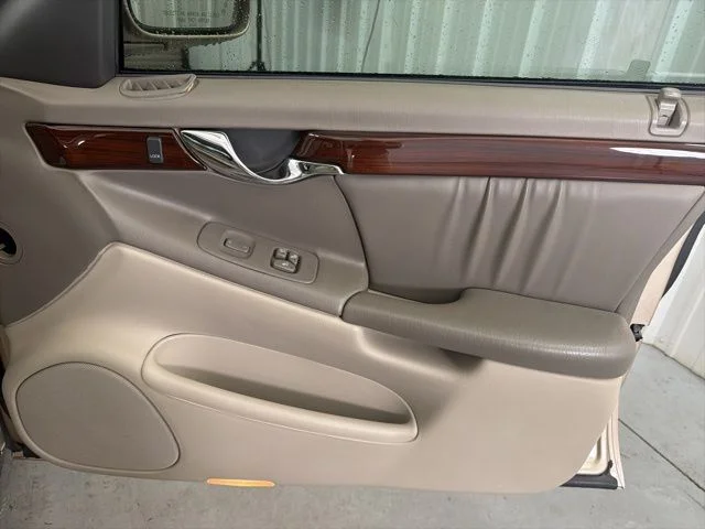 Used 2005 Light Cashmere Cadillac DHS image 21