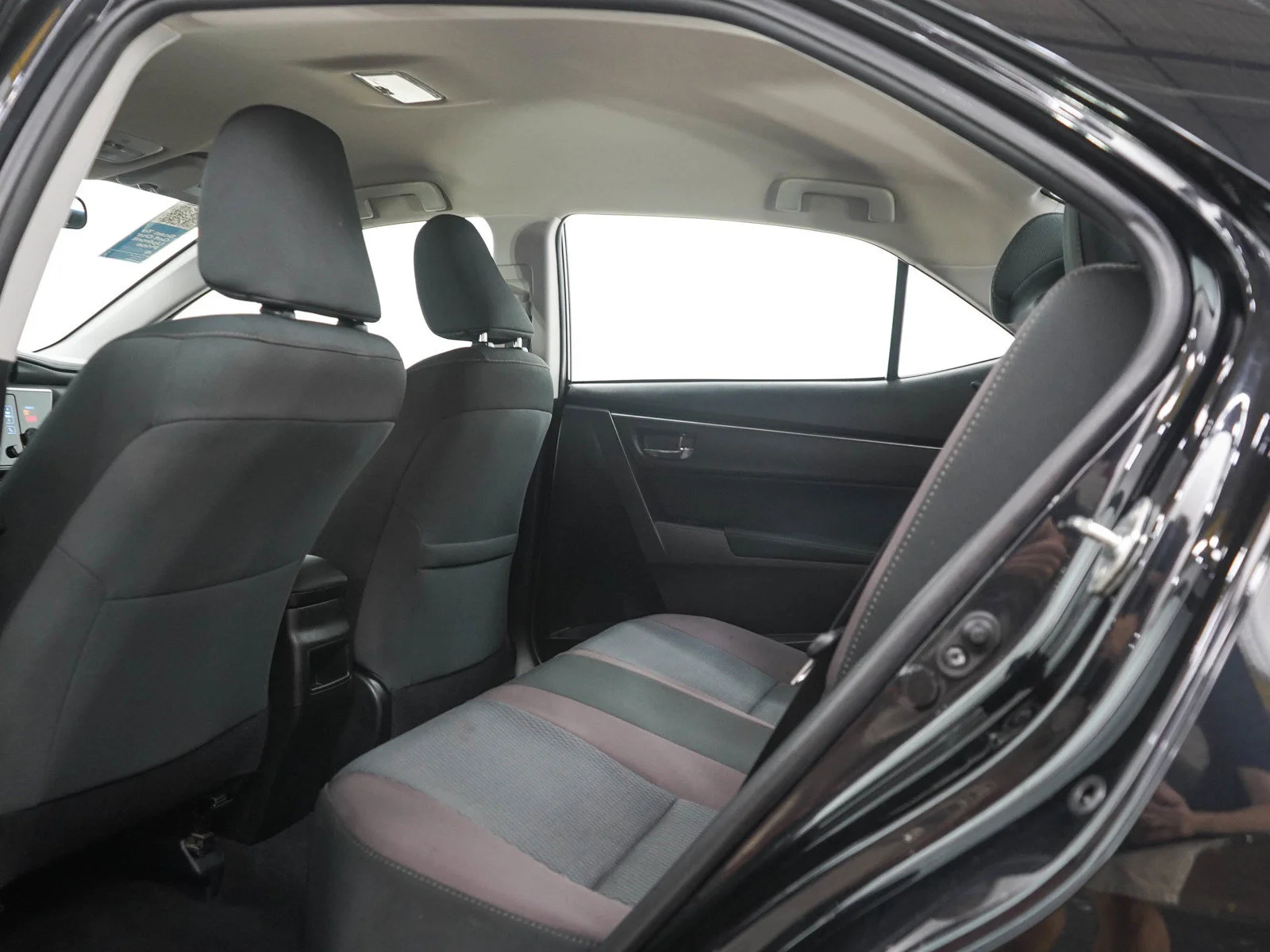 Used 2018  Toyota LE image 16