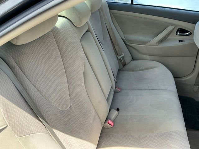 Used 2011 Gray Toyota LE image 24