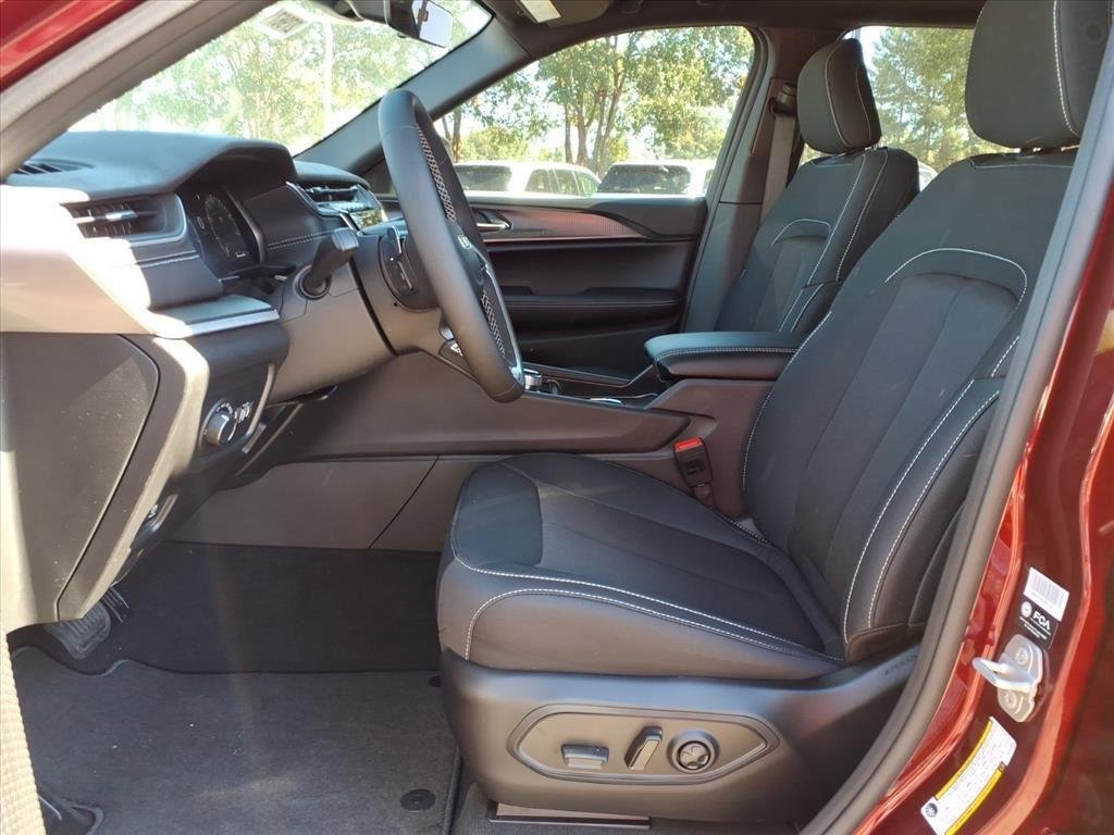 2025 Jeep Grand Cherokee Laredo - Photo 3