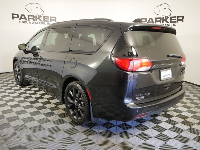 Used 2019 Brilliant Black Crystal Pearlcoat Chrysler Touring L Plus image 7