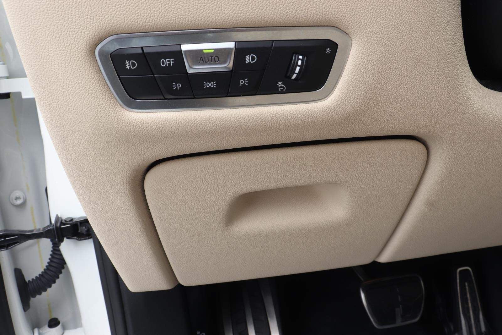 Used 2022 Alpine White BMW xDrive40i image 27