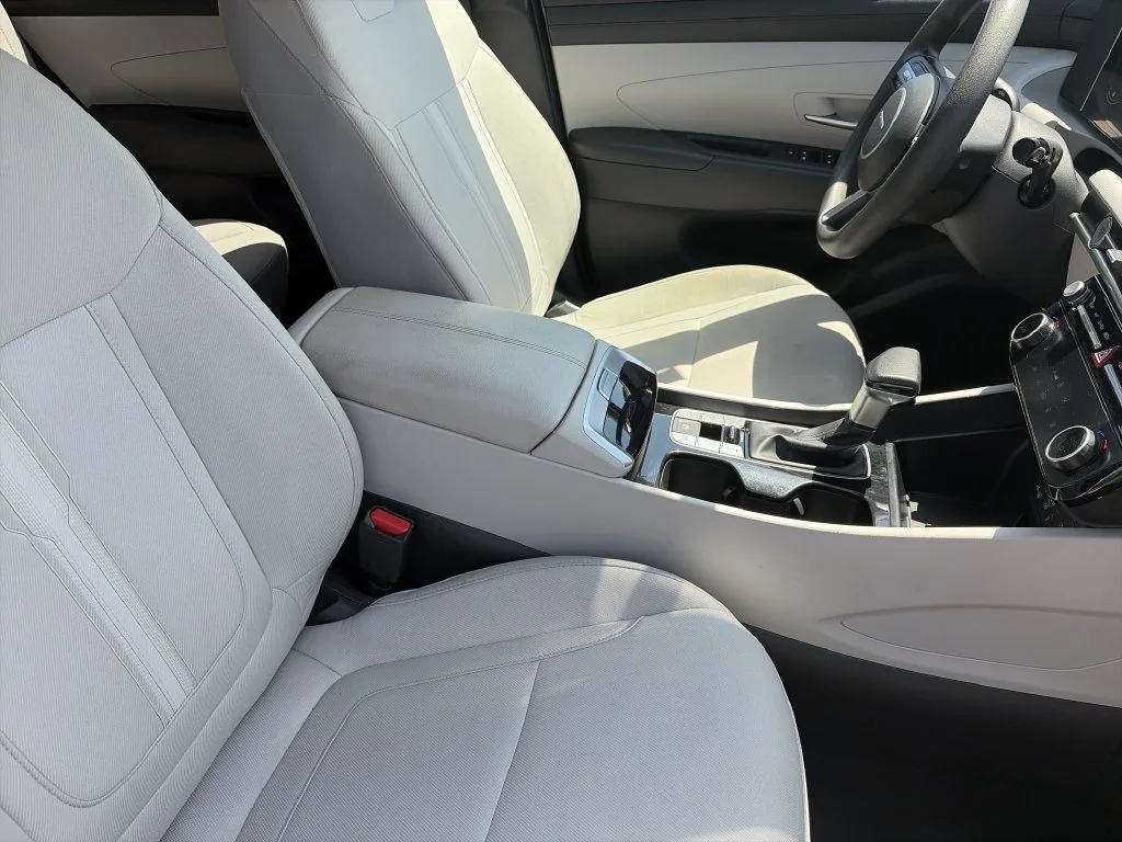 Used 2025 White Hyundai SEL image 33