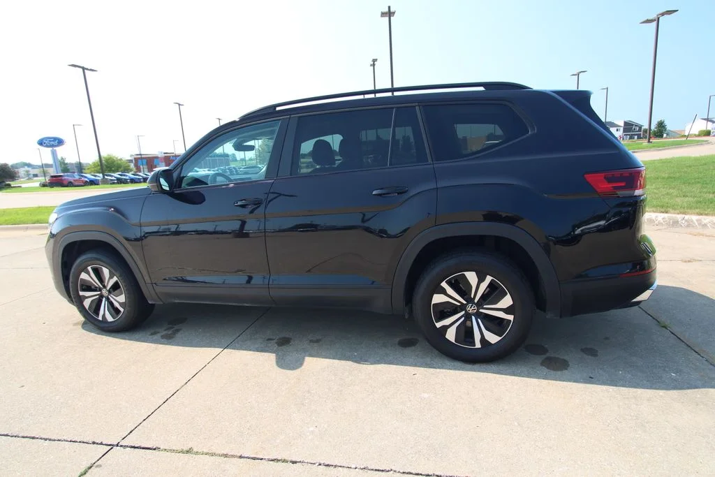 Used 2025  Volkswagen 2.0T SE image 16
