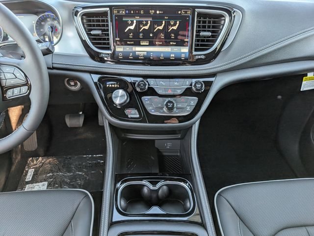 2026 Chrysler Pacifica Limited - Photo 7