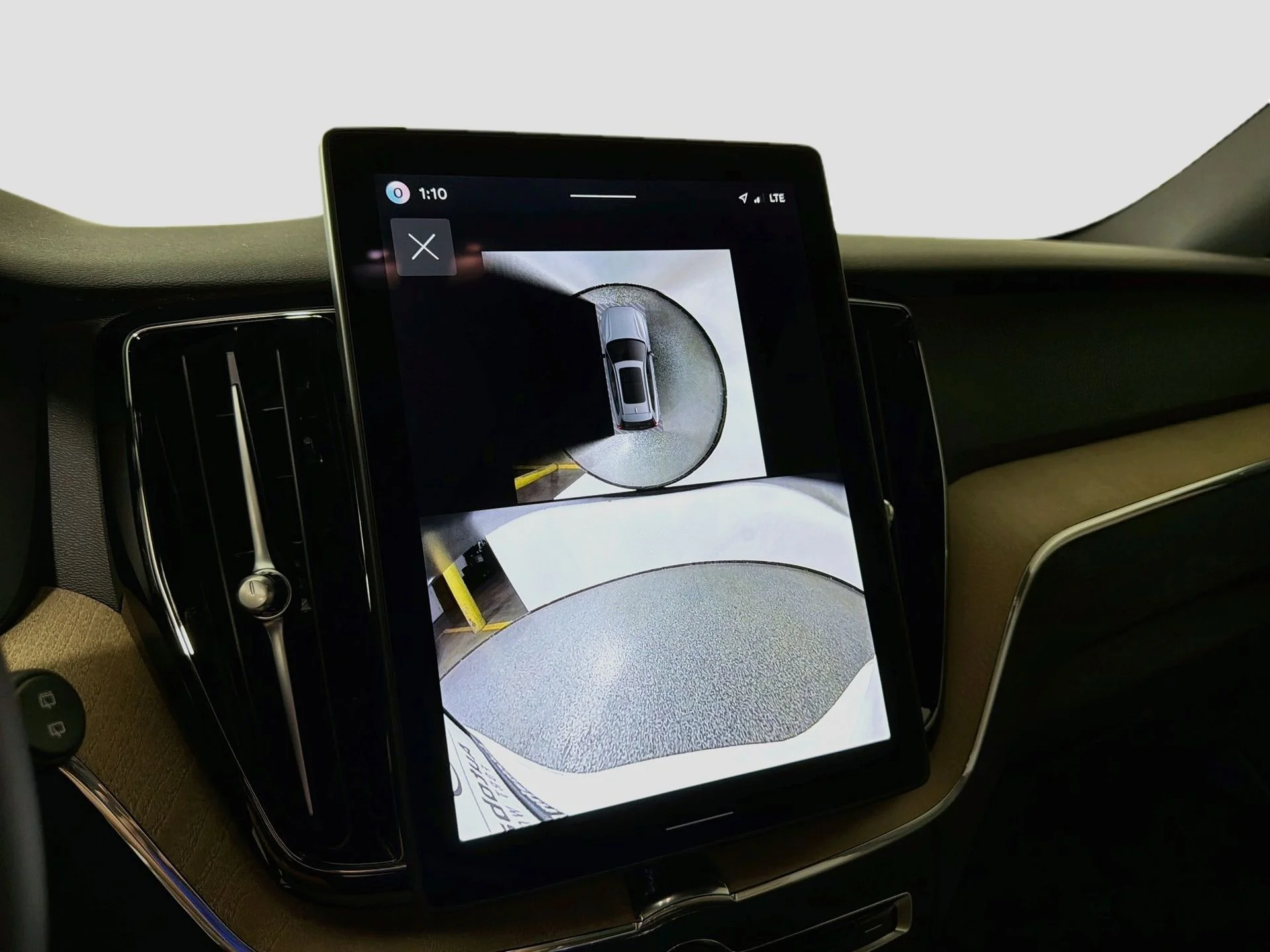 New 2026 Crystal White Volvo Plus image 14