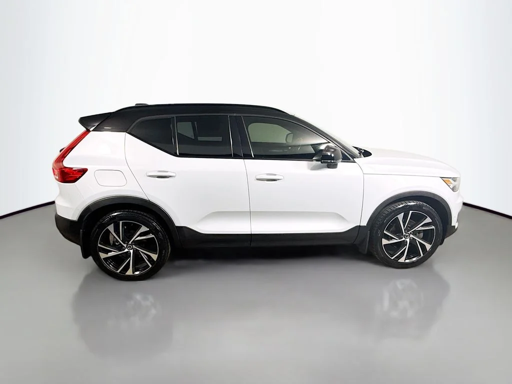 Used 2021 Glacier Silver Metallic Volvo R-Design image 8