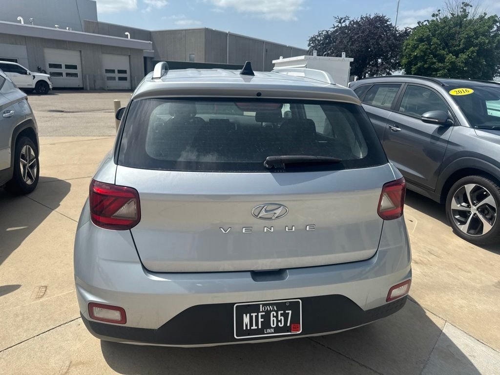 Used 2022 Silver Hyundai SEL image 5