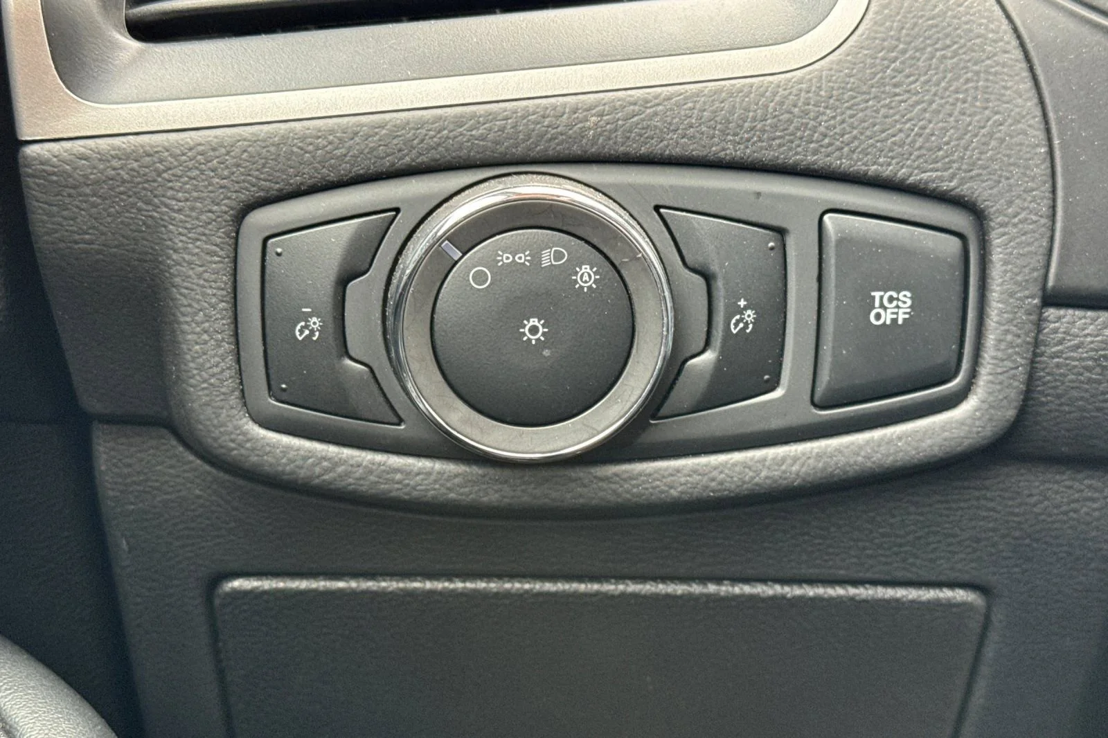 Used 2024 Iconic Silver Ford SEL image 30