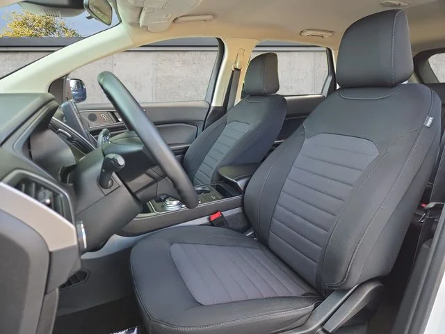 Used 2022 White Ford SE image 9