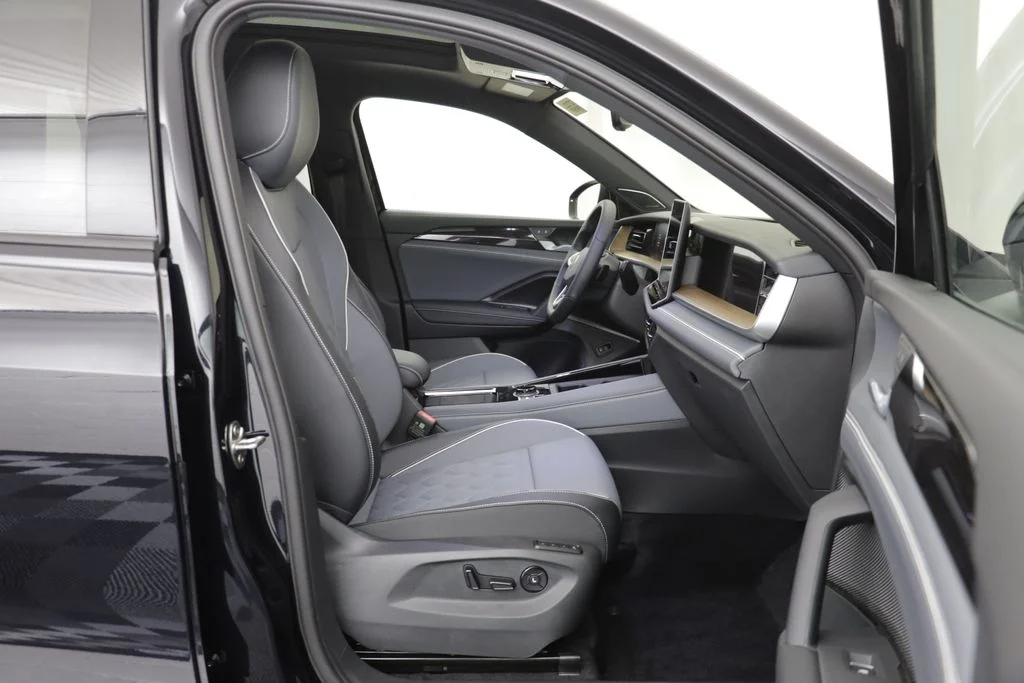 New 2026 Black Pearl Volkswagen 2.0T SEL R-Line Turbo image 20