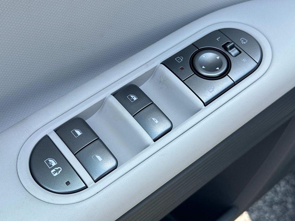 2025 Hyundai IONIQ 5 SEL - Photo 29