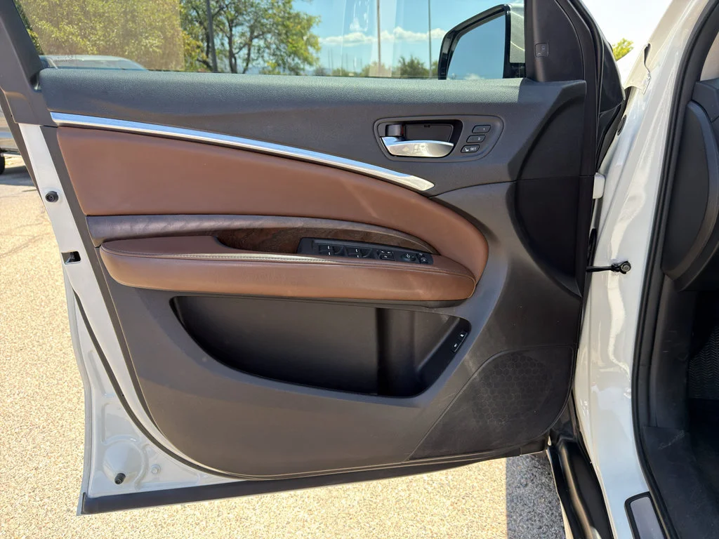 Used 2017 White Diamond Pearl Acura SH-AWD with Advance Package image 9